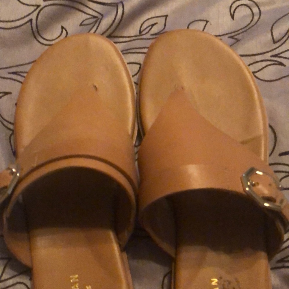 Cute & Comfy tan sandals